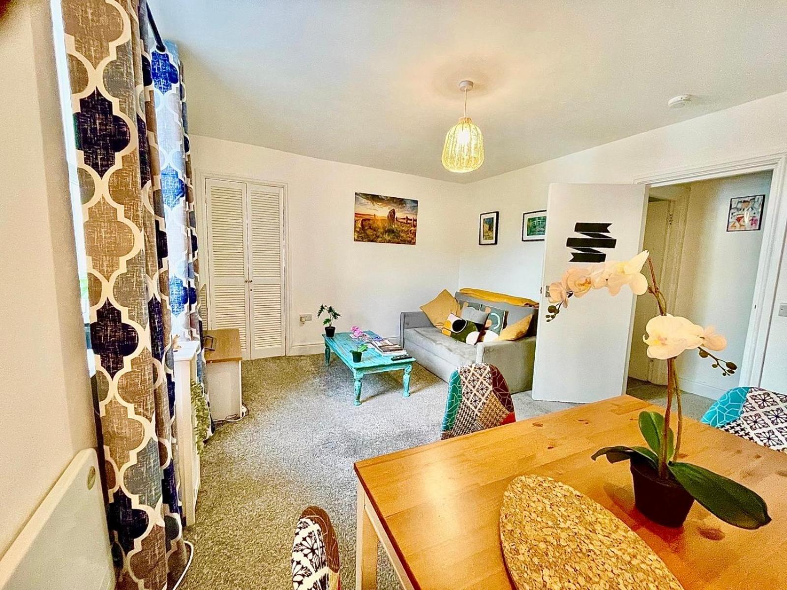 Cosy Authentic Flat In The Heart Of Galashiels Extérieur photo